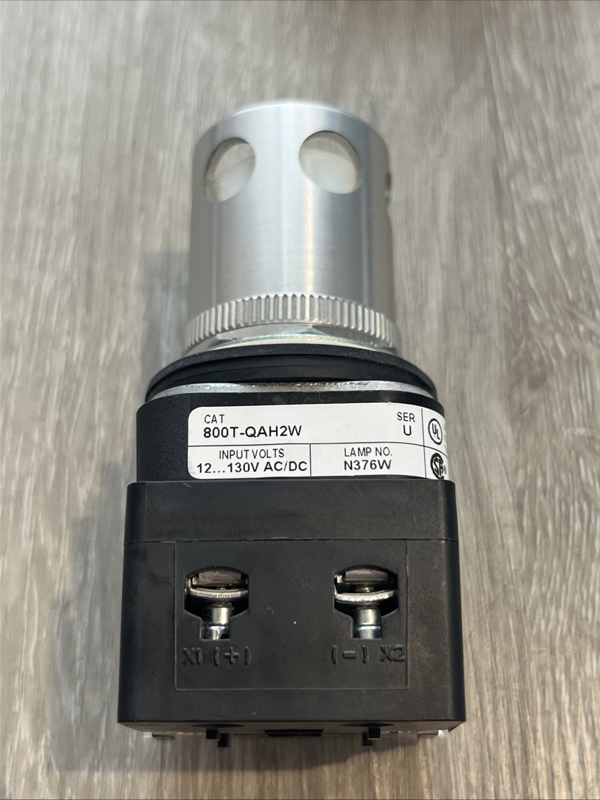 Allen Bradley White 30mm Momentary Push Button 800T-QAH2W