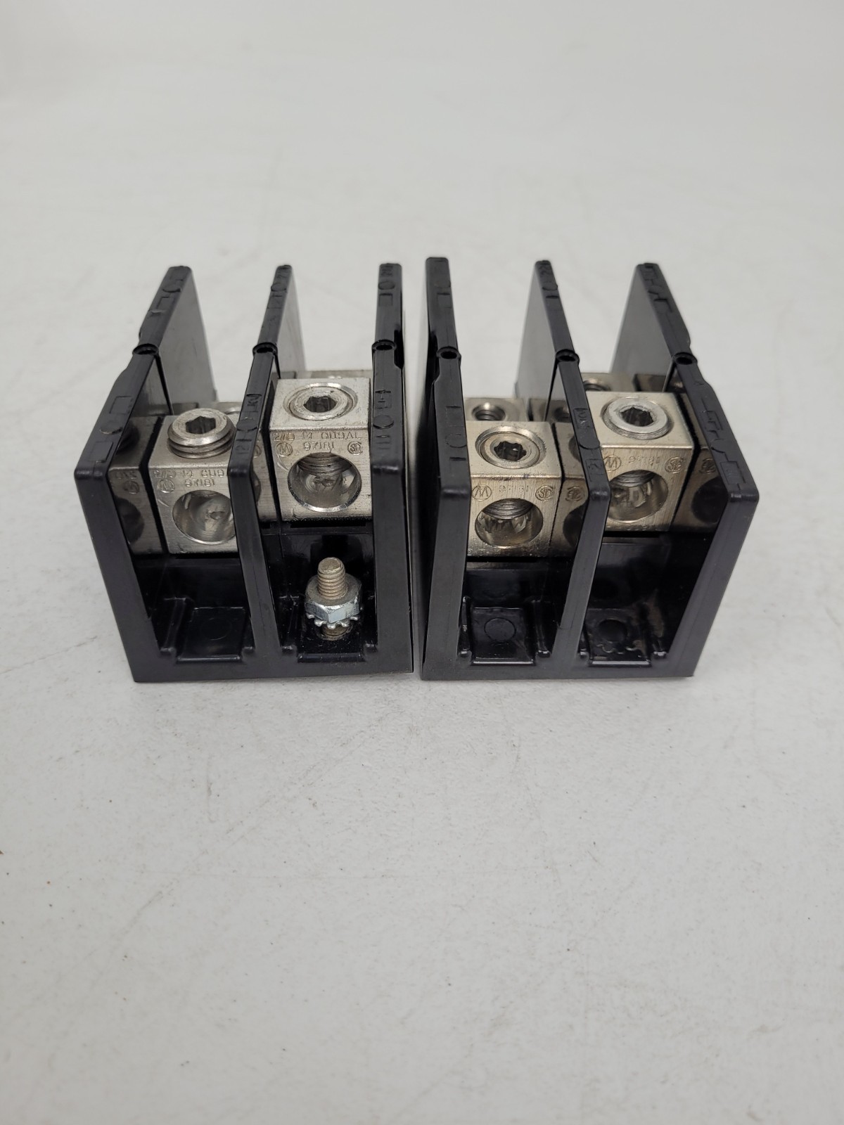 Lot of 2 – 1422553 Marathon 600V 175A Power Distribution Block – Next Day Option