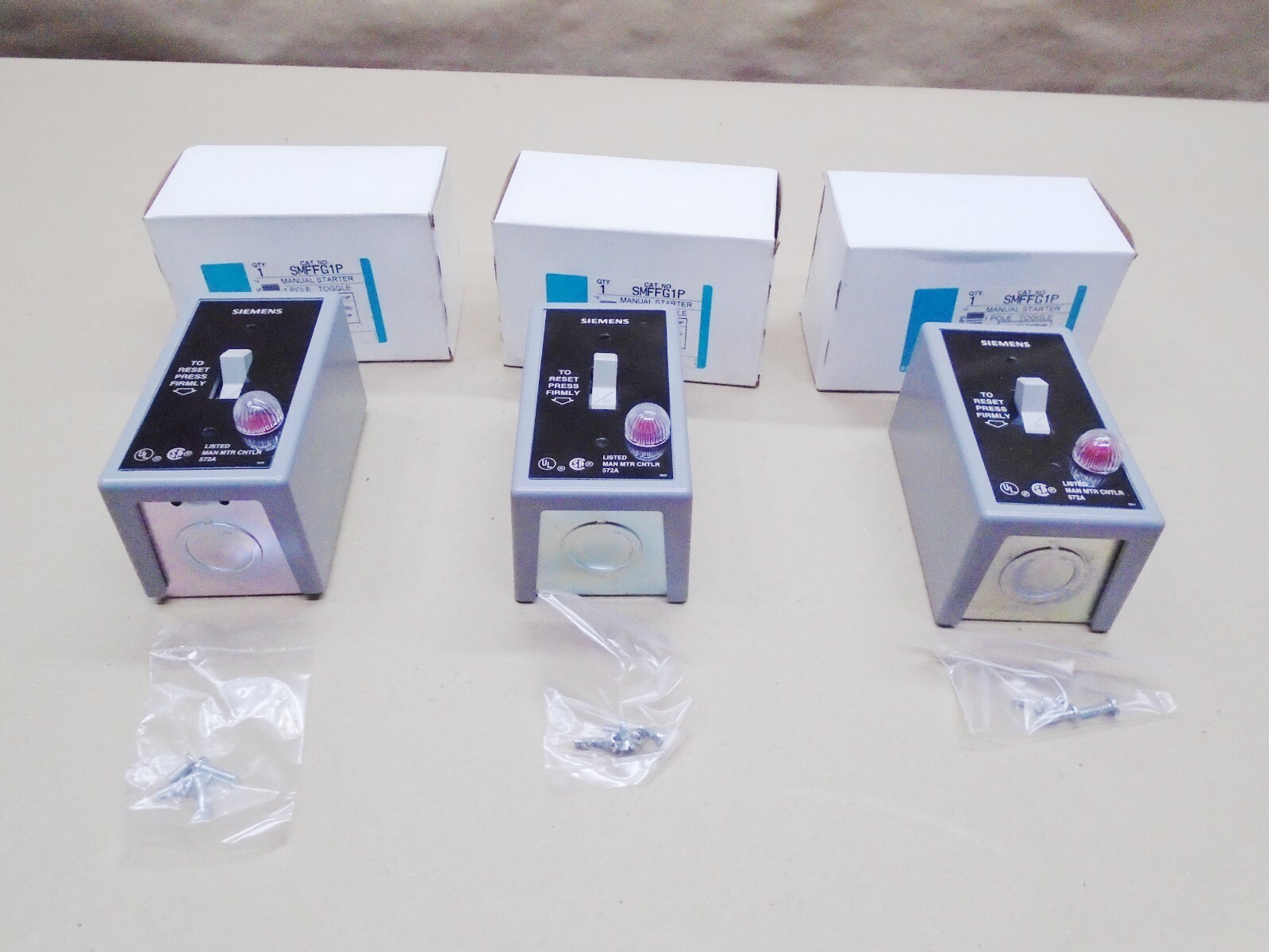 3 Lot NEW Siemens SMFFG1P Manual Starter 1 Pole Toggle 277 Volt AC/30 Volt DC