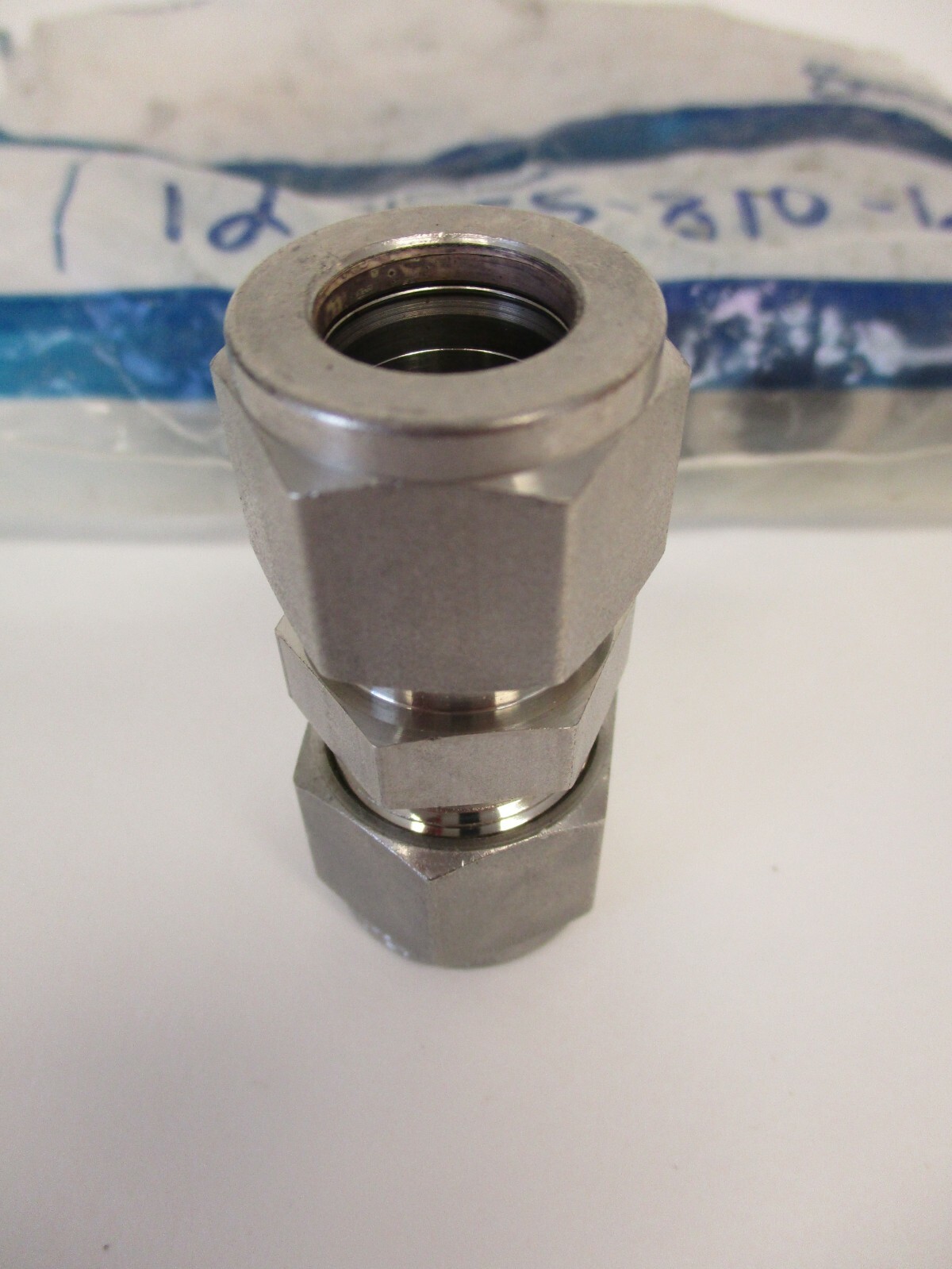 SWAGELOK SS-810-6 TUBE FITTING UNION, 1/2″ X 1/2″ 316 ( LOT OF 5)