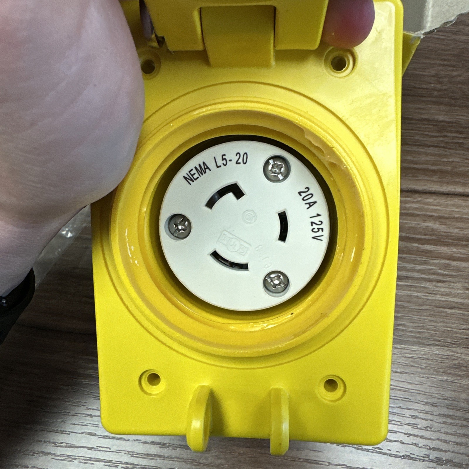 HUBBELL HBL67W47 WATERTIGHT RECEP ASSEMBLY, NEMA L5-20R – NEW!