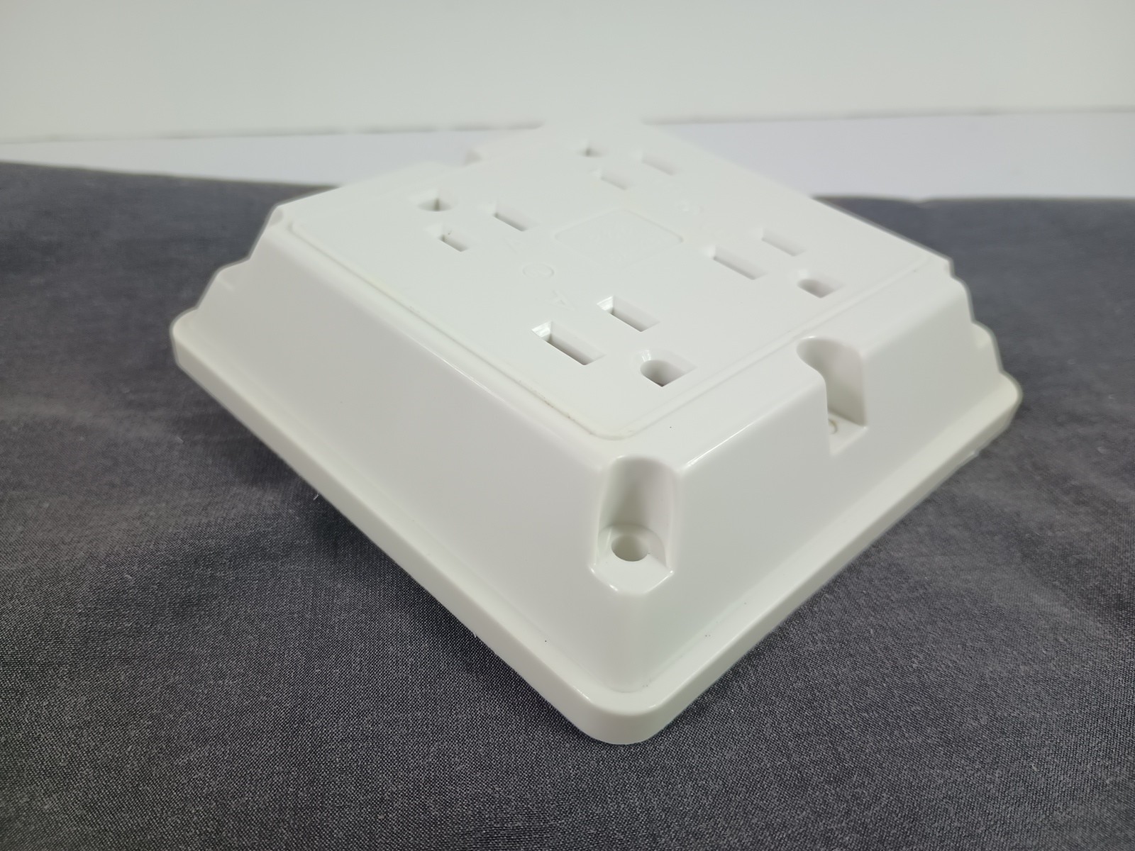 LEGRAND Pass & Seymour Quad Receptacle 415-W 15A 125V NEW NOS Made in USA