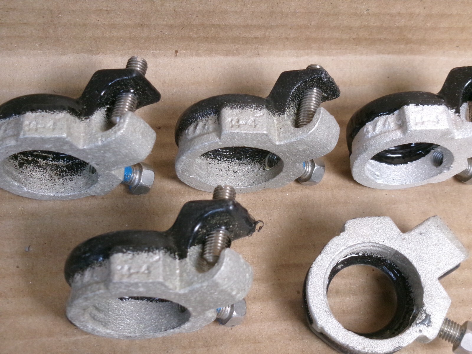 NEW LOT OF 5 T&B BGA075-14-4 3/4″ GROUNDING BUSHINGS 14-4 INSULATED SET SCREW