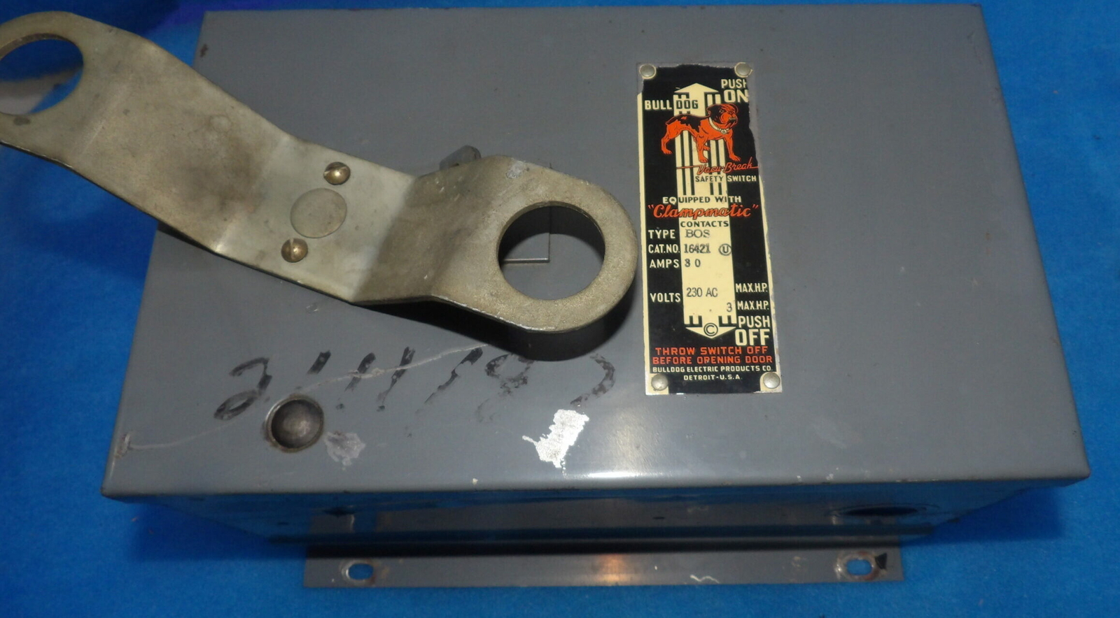 Bulldog Clamp-o-Matic BOS16421 30A 3HP 3 Plug Bus Plug + 1 Year Warranty