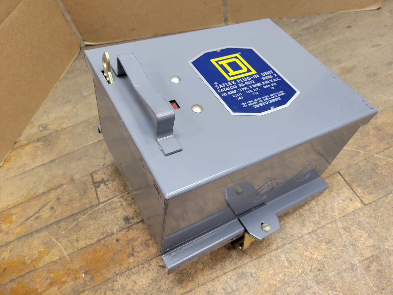 Square D SD-9352 Safelex Plug-in Unit Busway Bus Plug 60A 3PH 3W 240V 15HP