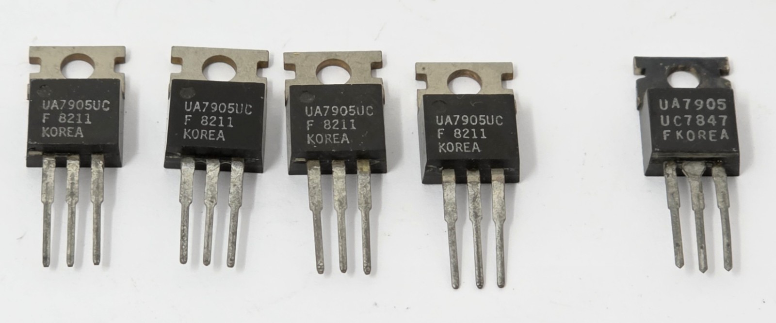 (Lot of 5) Fairchild UA7905UC / 7905UC -5V Negative Voltage Regulator
