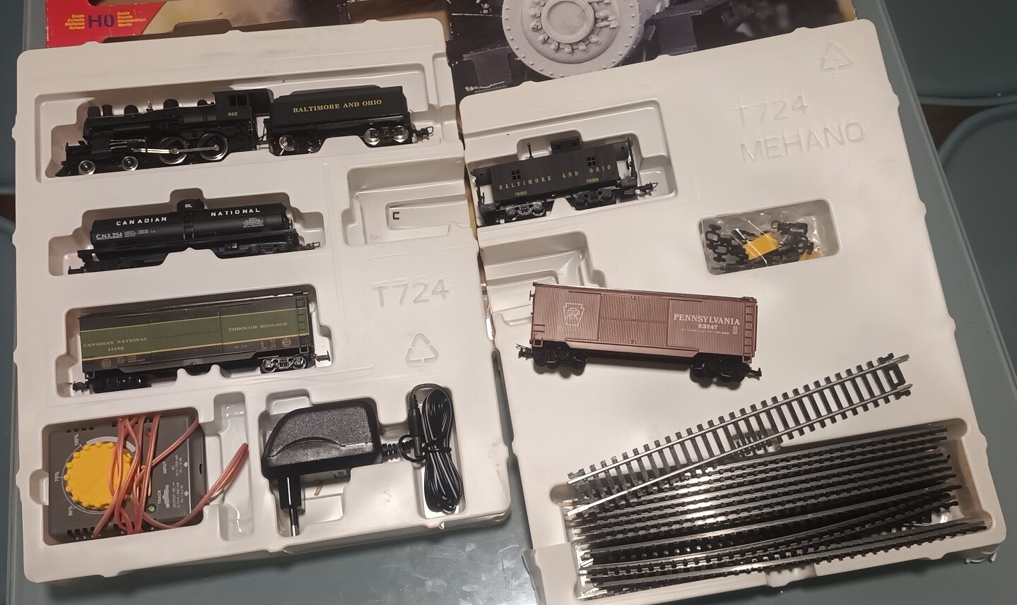 COMPLETE ELECTRIC TRAIN CIRCUIT H0 – MEHANO T724 – ROYAL EXPRESS