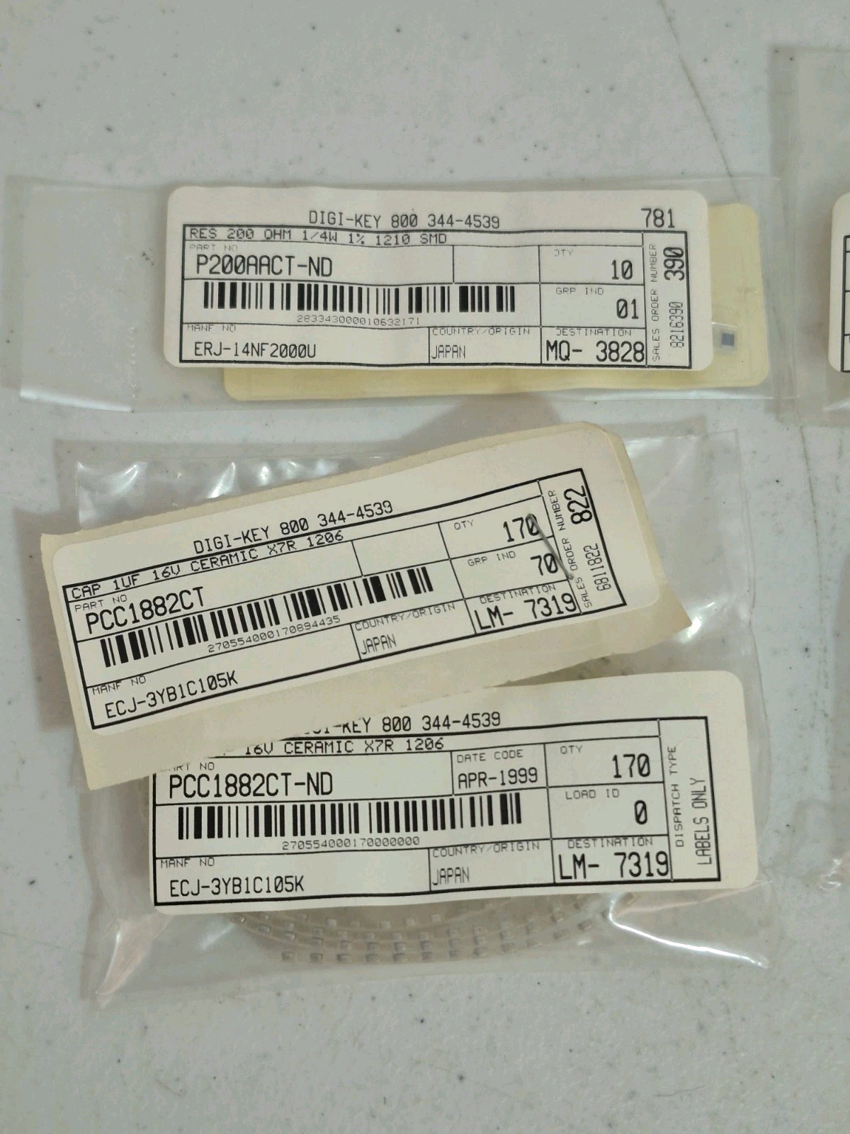 Lot of 600 Resistor Capacitor Ceramic Chip Panasonic Electronic Components