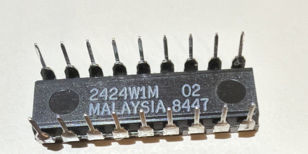 WD8116-PD WD1943-PD DUAL MARKED DUAL BAUD RATE CLOCK 18-PIN DIP (Lot of 6)