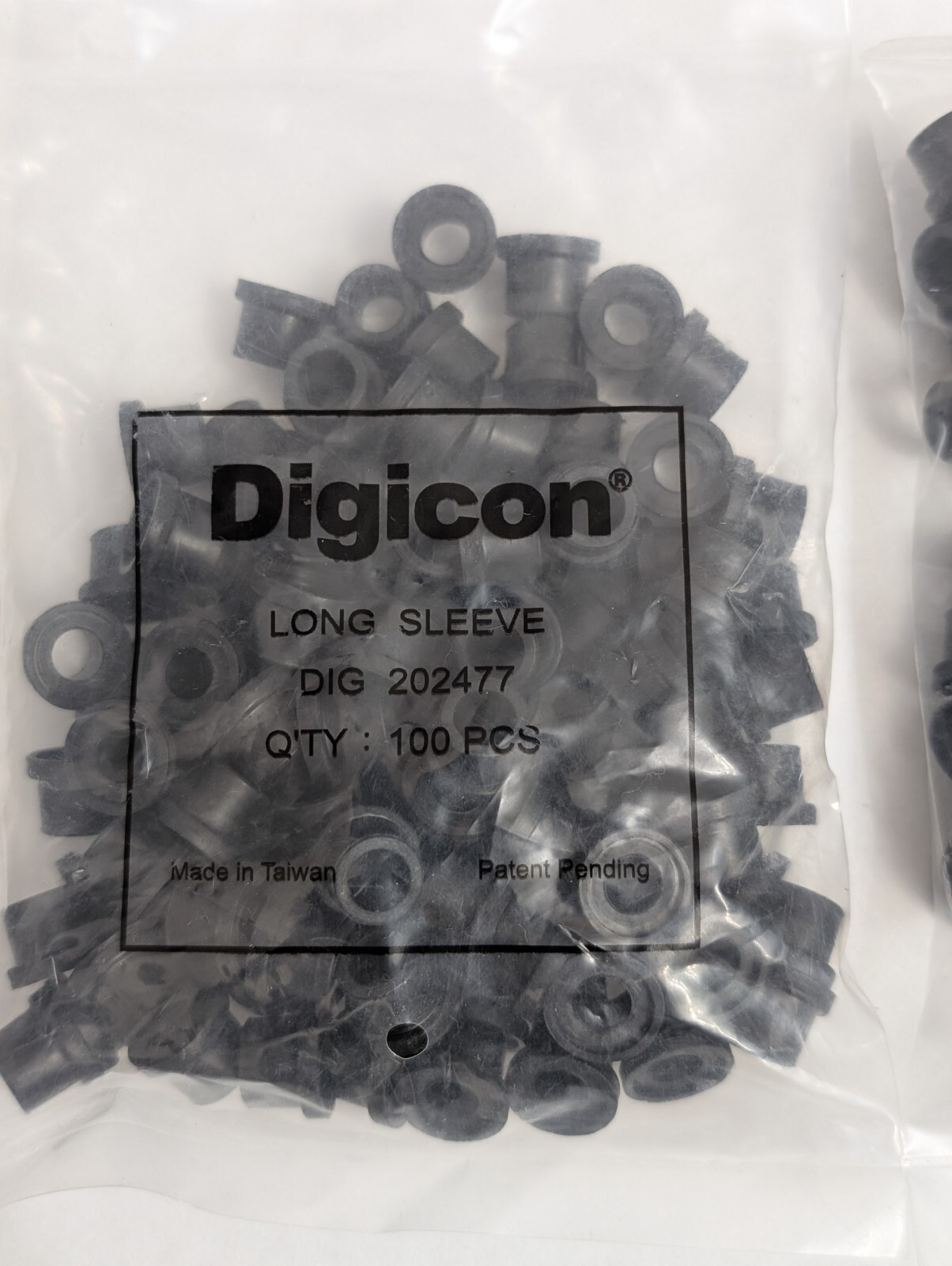 Lot of 200 DIGICON 202477 Long Sealing Sleeves, 1/2-Inch Top Hat Rubber Grommets
