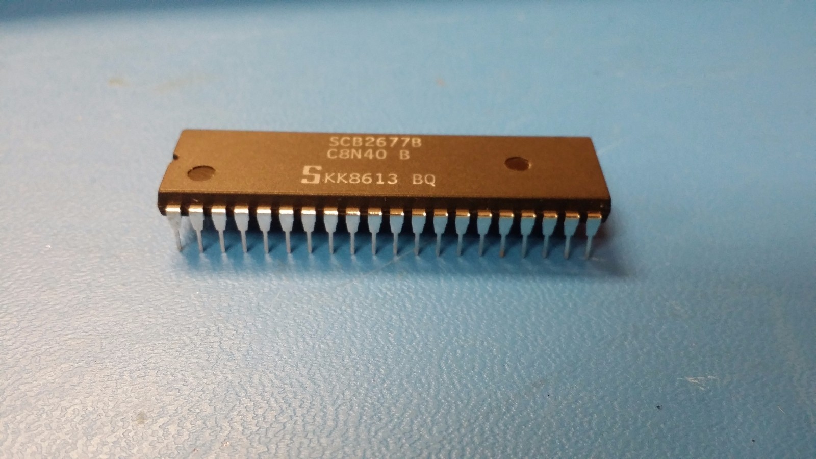 (1 PC) SCB2677BC8N40 SIGNETICS Video Attributes Controller PDIP40 PIN