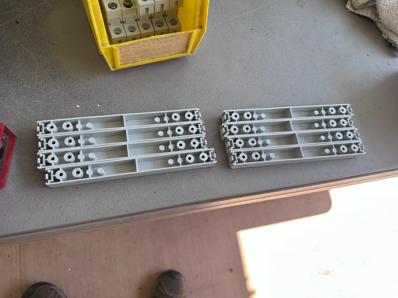 22-0431 Busbar Holders (Lot of 8)