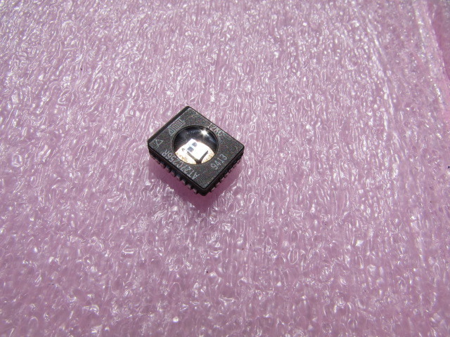 AT27C256R-12KC ATMEL 256K, 32K x 8 Ceramic Gold Window 32pin JLCC EPROM IC CPU 1