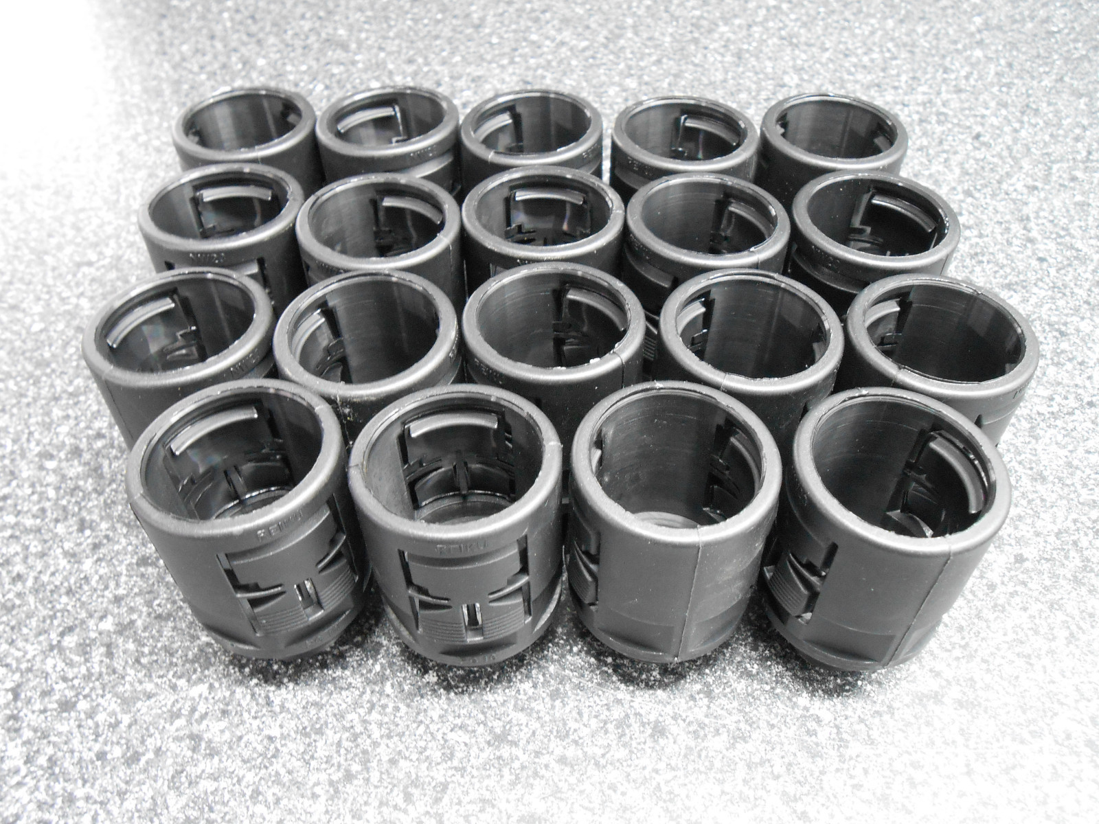 19 x REIKU PAGOB-23P16 BLACK POLYMID STRAIGHT CONNECTORS WITHOUT SEAL