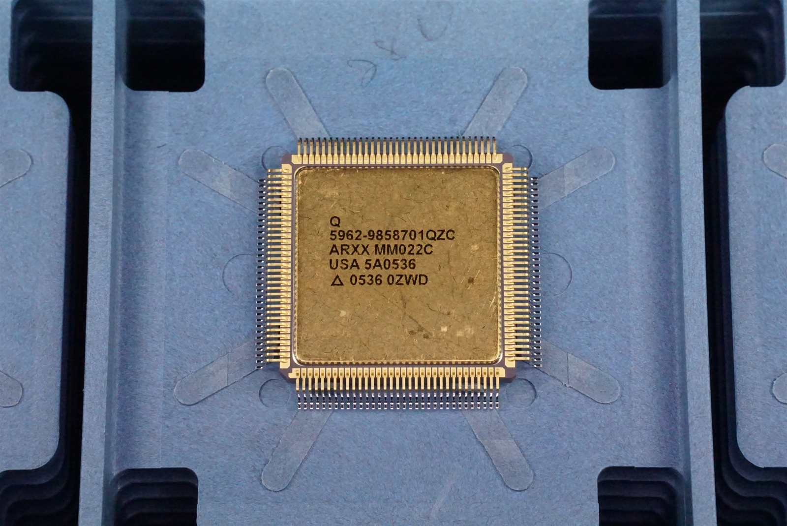 5962-9858701QZC Aeroflex Dual Redundant Remote Terminal RTE 132 Pin SMT Gold/Tin
