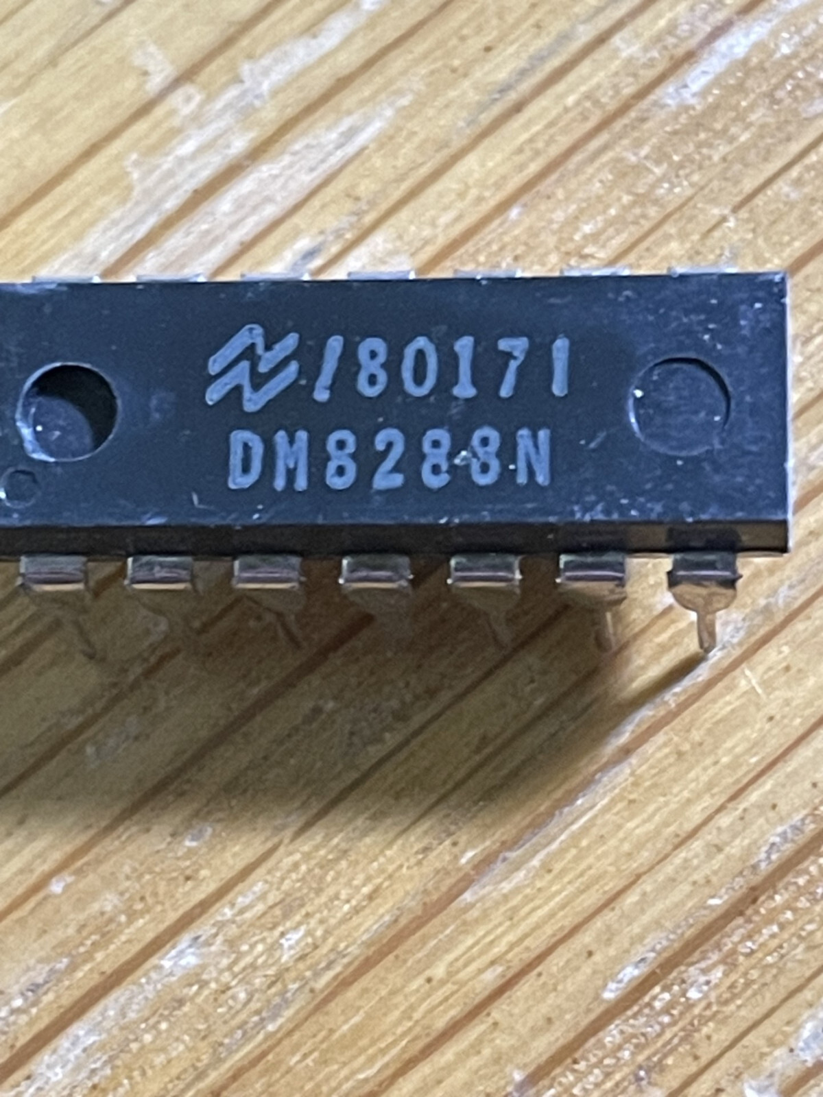 ONE National Semi DM8288N, ASYNCHRONOUS, divide by 12 COUNTER, PDIP14