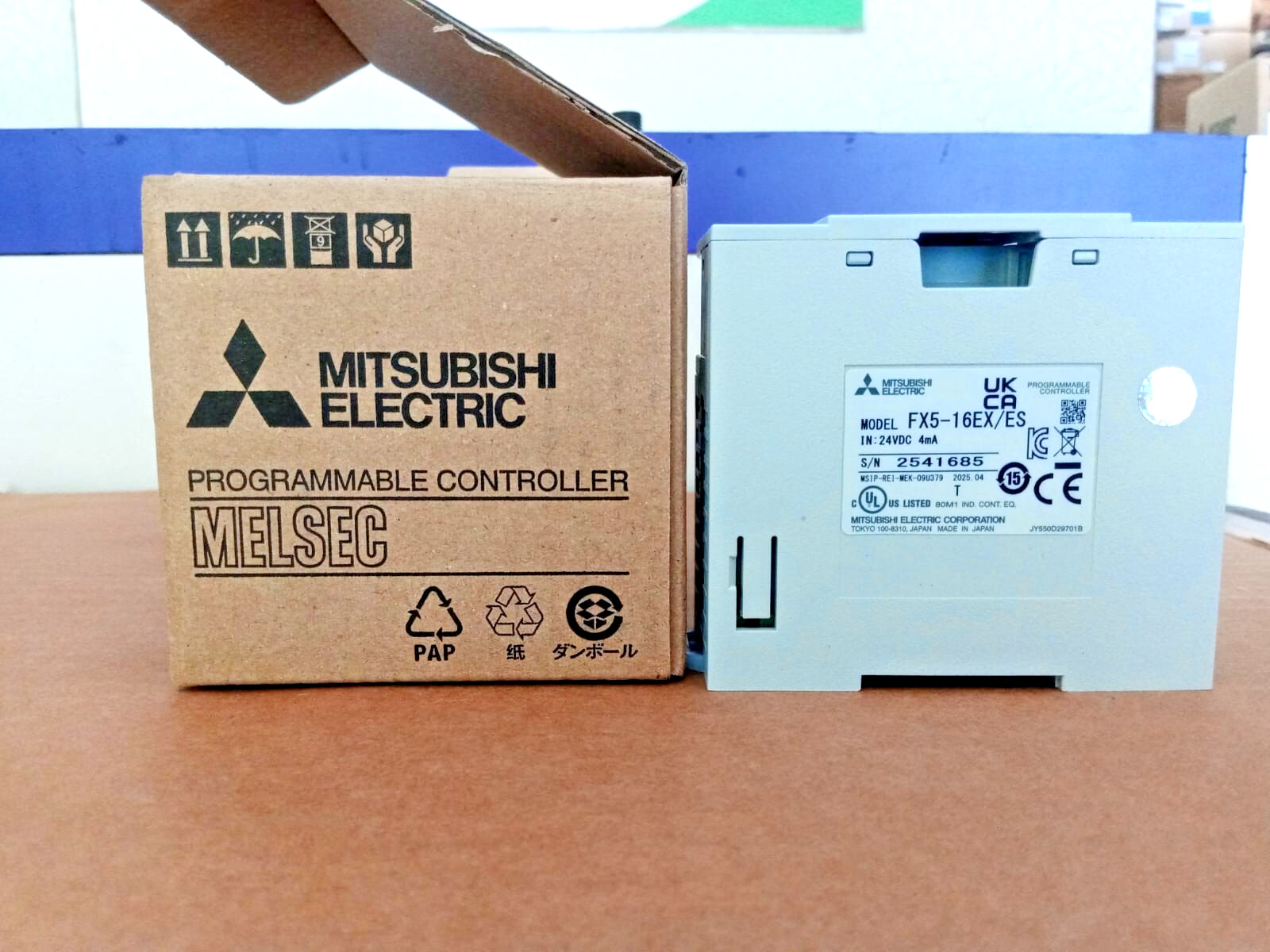 1PC- Mitsubishi FX5-16EX/ES PLC I/O Module for Use with FX5U CPU Module-New