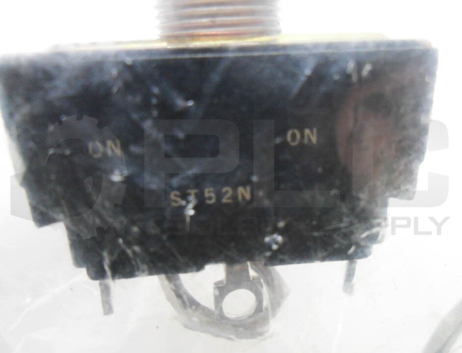 LOT OF 2 SEALED NEW CUTLER HAMMER ST52N TOGGLE SWITCH 9533