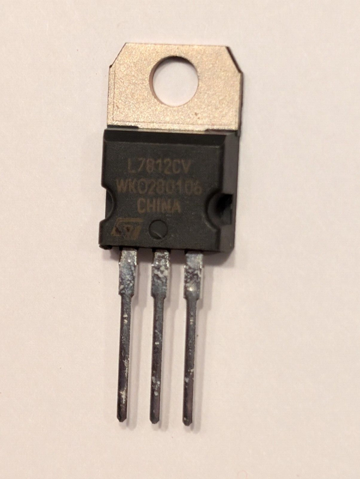 5PCS STMicroelectronics L7812CV Voltage Regulator IC REG LINEAR 12V 1.5A TO220