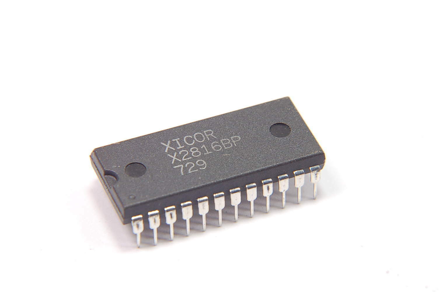 Lot of 2 – XICOR X2816BP EEPROM IC, 2KX8 DIP24 NEW