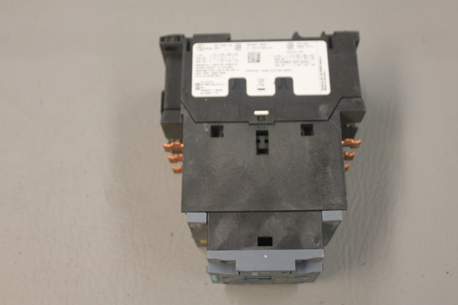 SIEMENS CONTACTOR 3RT2037-1SB30