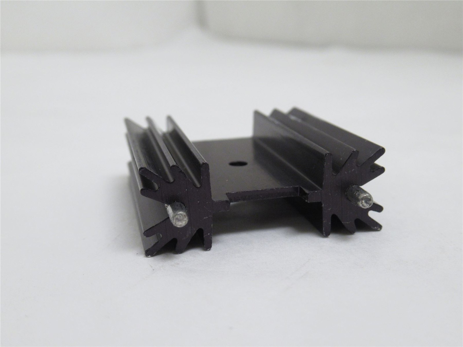 228947 New-No Box; MFG- MDL-UNKN-228947 Lot- 33; Heat Sinks; Various Size